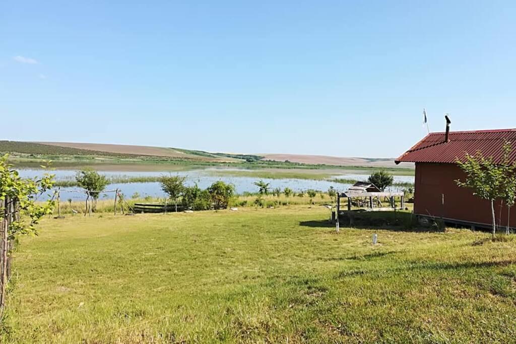 Cabana de agrement si zona de campare cu cortul - Lac Murani (Pischia) 